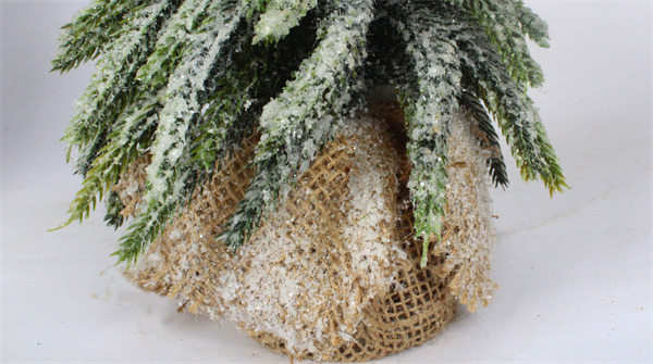 Weihnachtsschmuck mit Sackleinen-Holzsockel, Eis-Finish