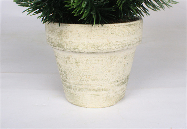 Kleine Weihnachtsdekorationen in Paper Pot Snow Finish