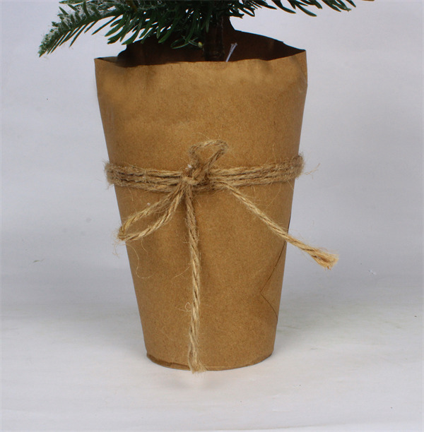 Kleine Weihnachtsdekorationen in Paper Pot Ice Finish