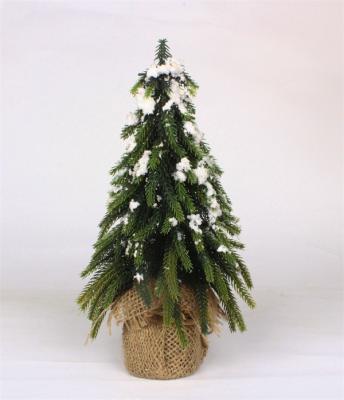 Weihnachtsschmuck mit Sackleinen-Holzsockel