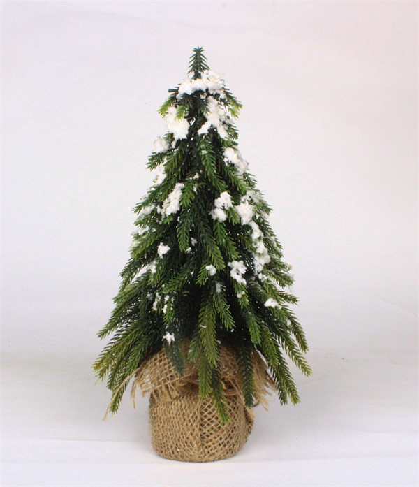 Christmas Decorations with Burlap Wooden Base.jpg